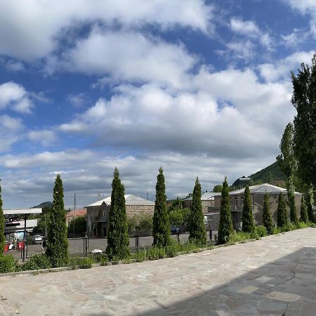 Yolyans Hotel Goris Exterior foto