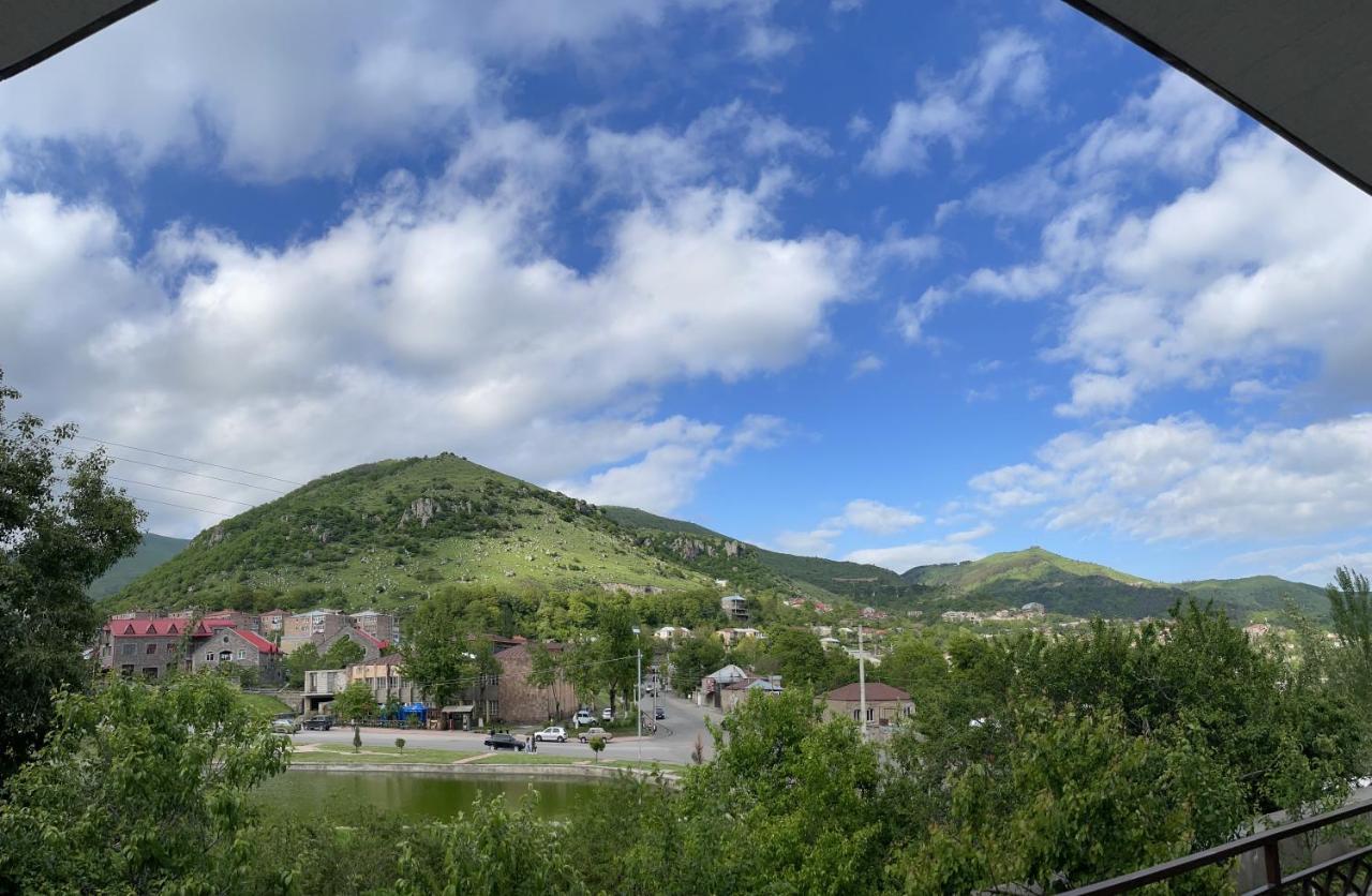 Yolyans Hotel Goris Exterior foto