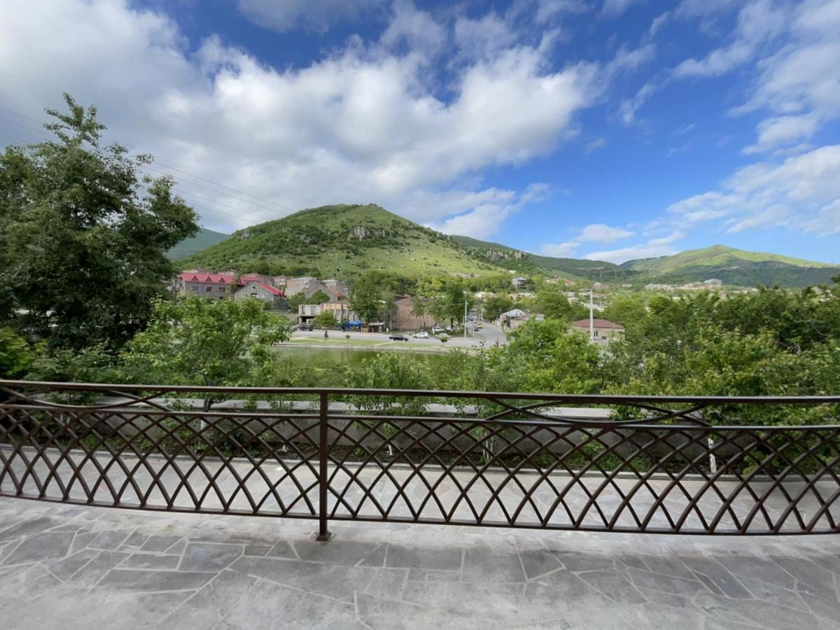 Yolyans Hotel Goris Exterior foto